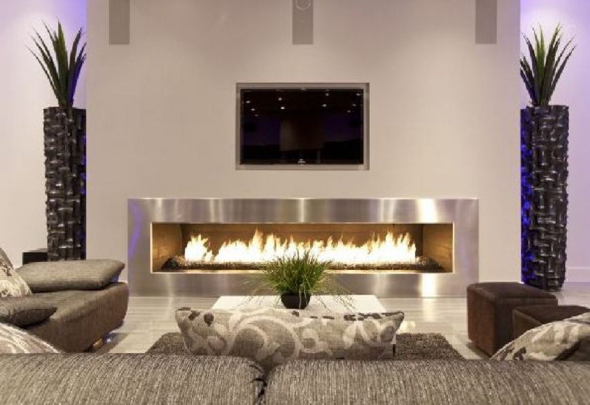 "living room with fireplace"