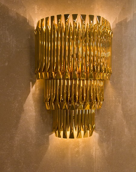 GOLDEN SCONCES TO ACHIEVE AN ELEGANT HOME DESIGN